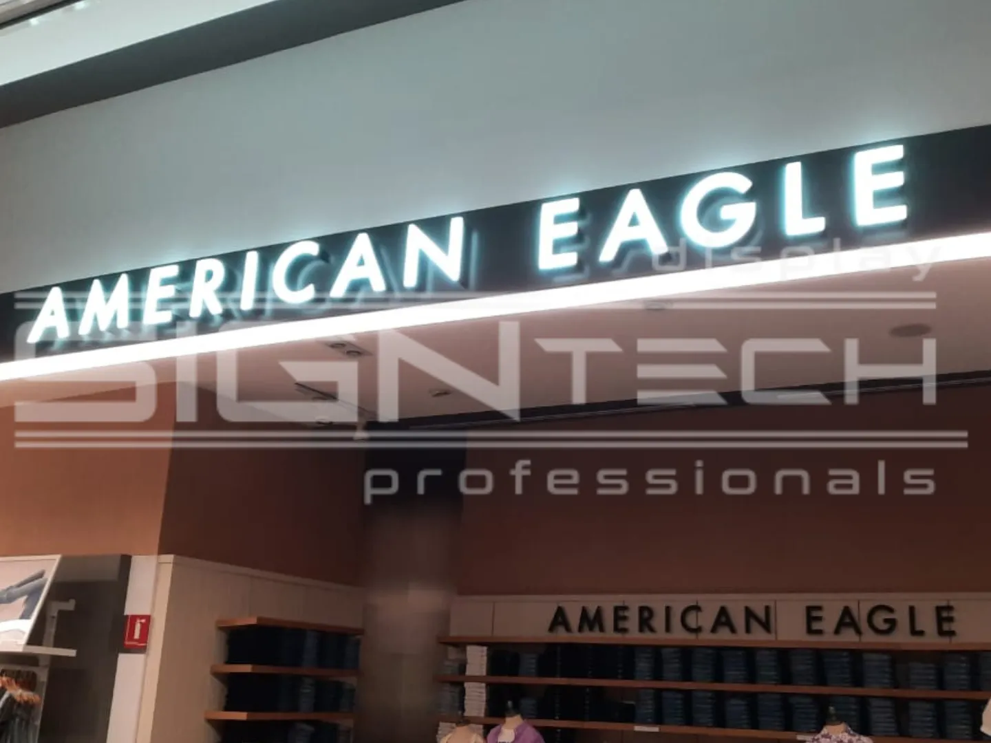 Anuncio Luminoso de American Eagle por Signtech
