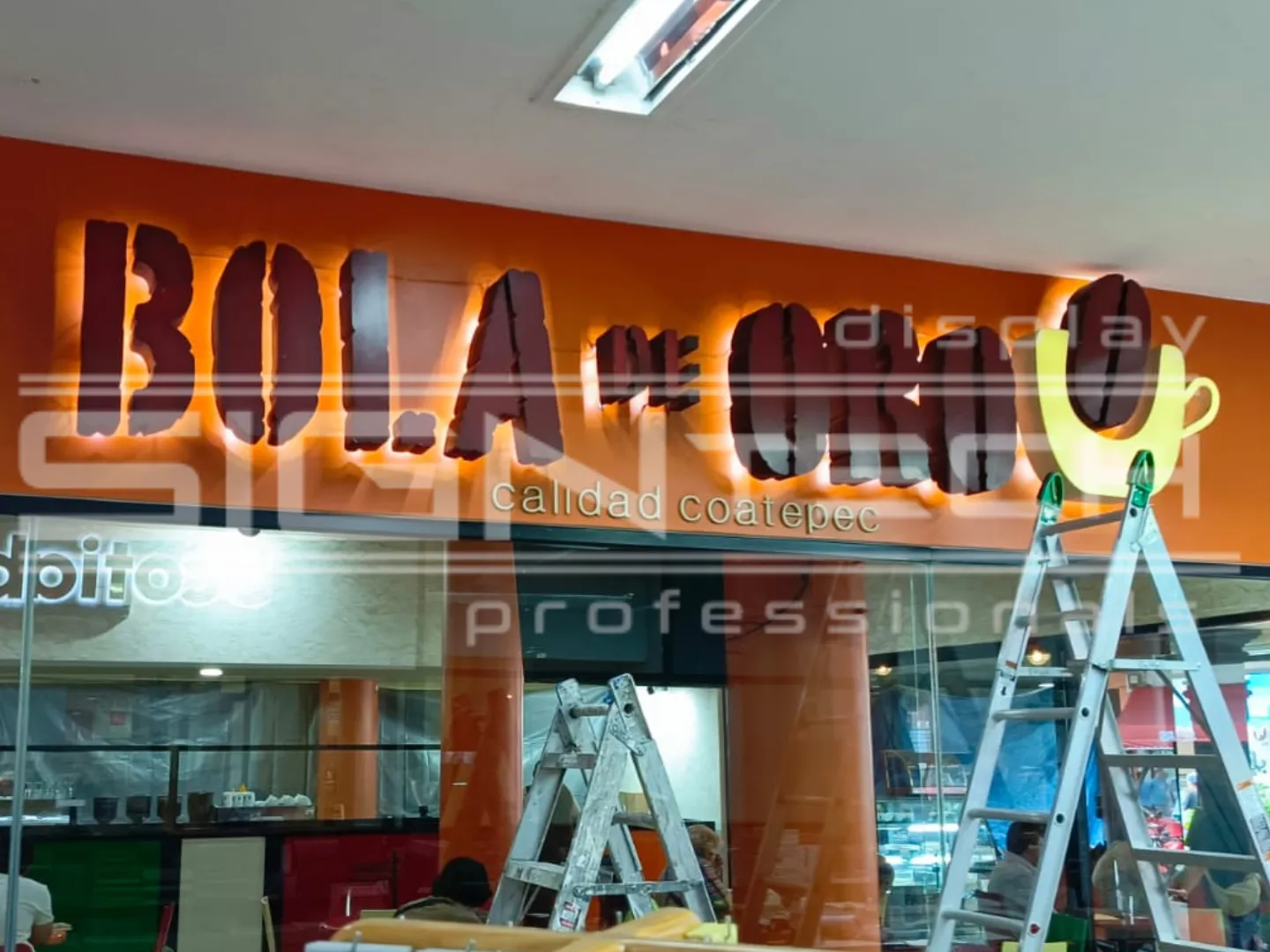 Anuncio Luminoso de Bolsa Negra por Signtech