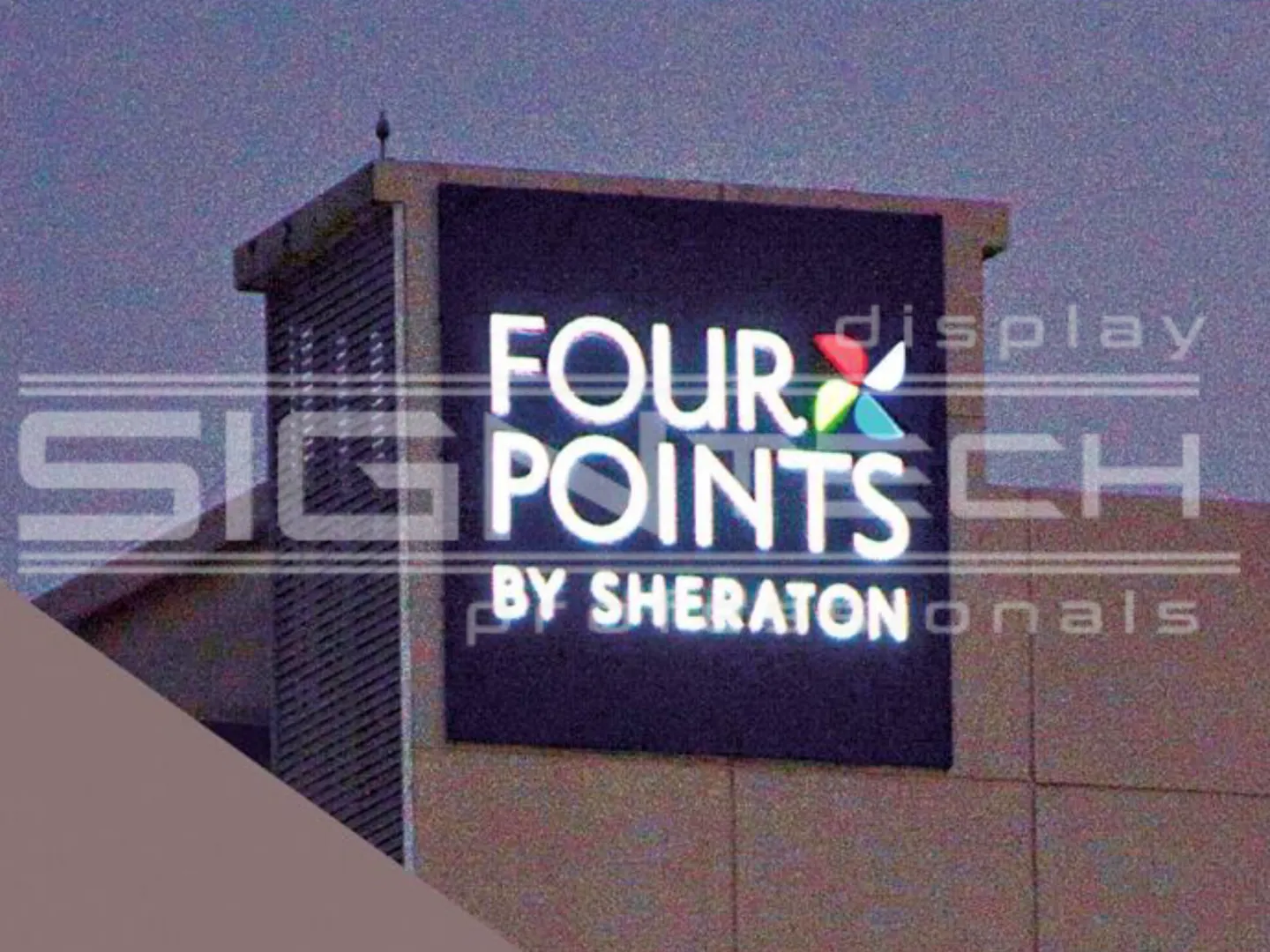 Anuncio Luminoso de Four Points por Signtech