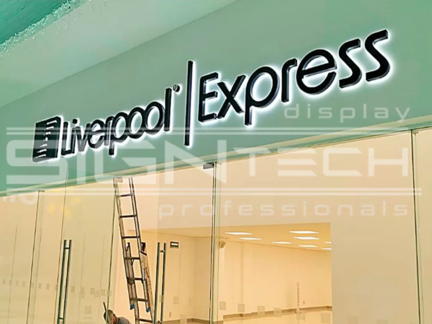 Anuncio Luminoso de Liverpool Express por Signtech