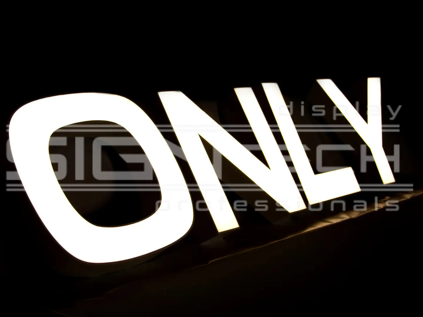 Anuncio Luminoso de Only por Signtech
