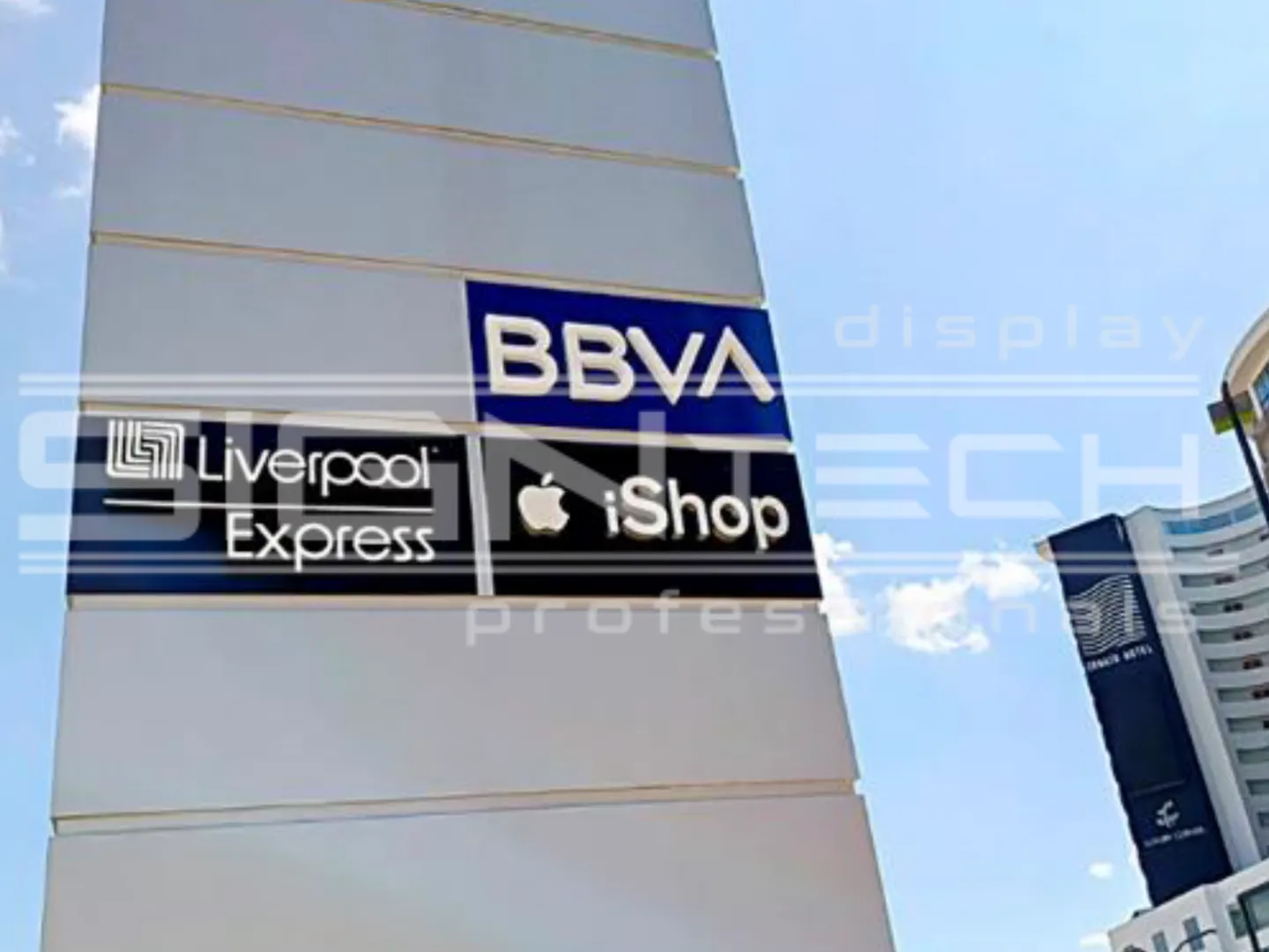 Anuncio Luminoso para Plaza Comercial por Signtech